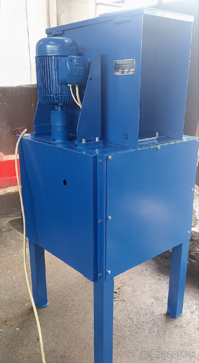 pomalobežný dvojrotorový drvič 3kw - 2