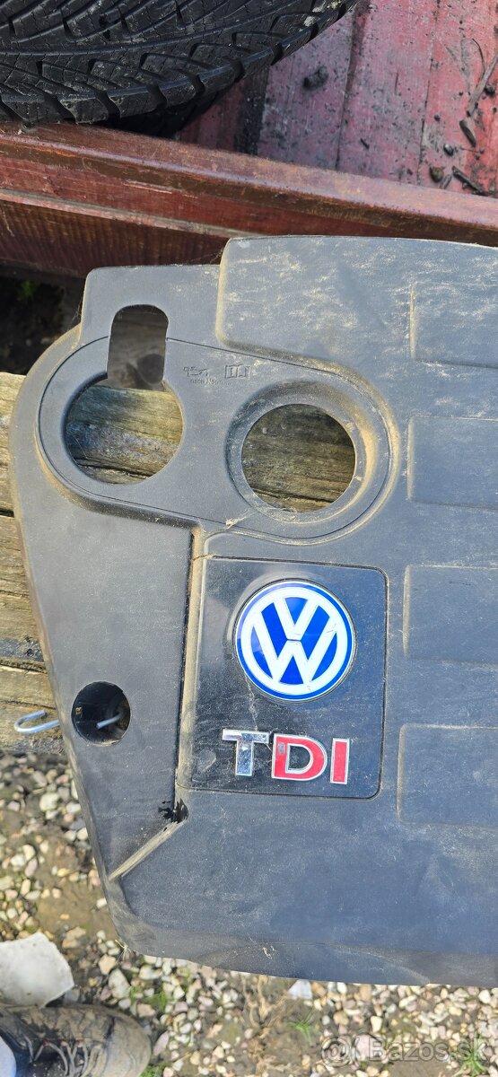 Plastový kryt motora VW Passat - 2