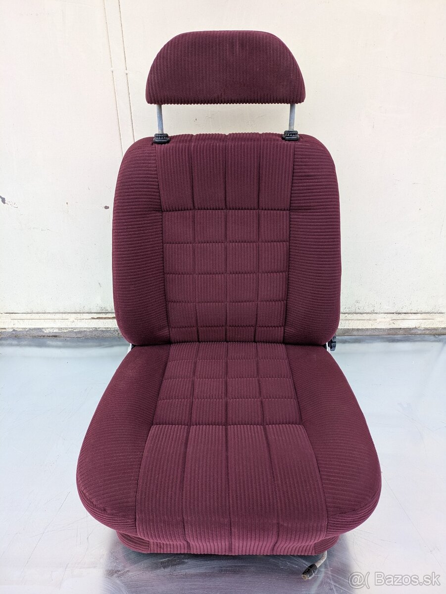 Predné sedačky Tatra 613 - 2