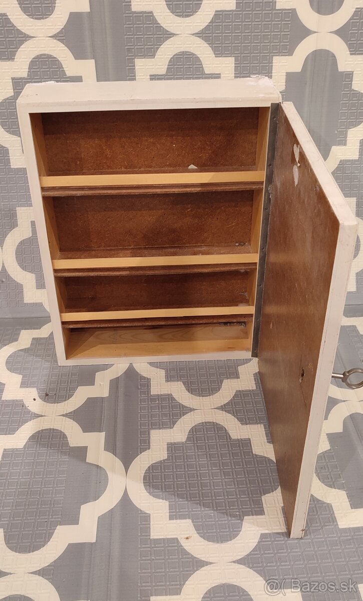 Retro drevená lekárnička - 2