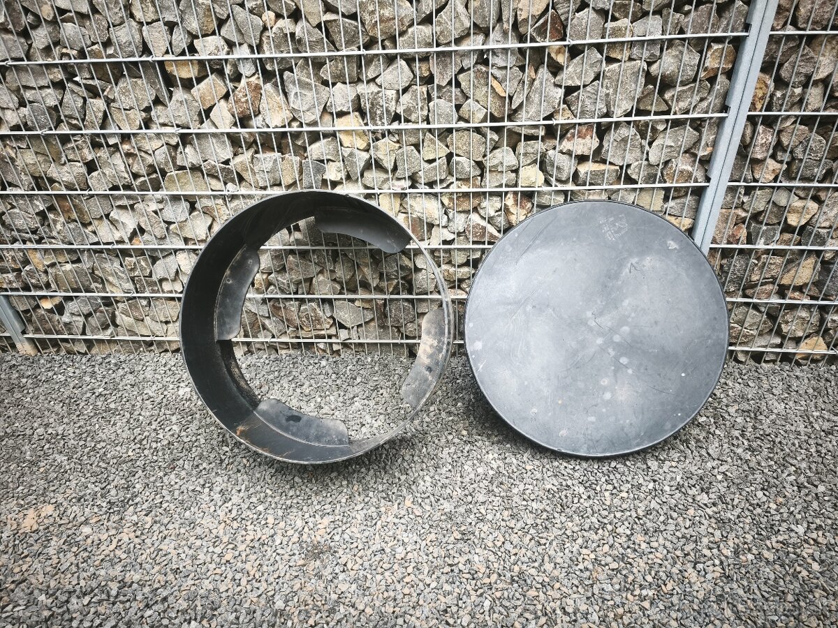 Plastovy poklop so skruzou - 2