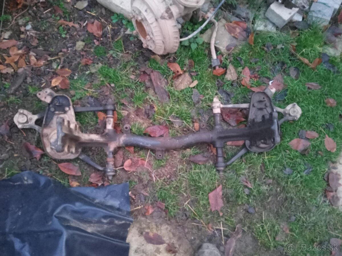 predam napravu zadnu a prednu napravnicu lada niva - 2