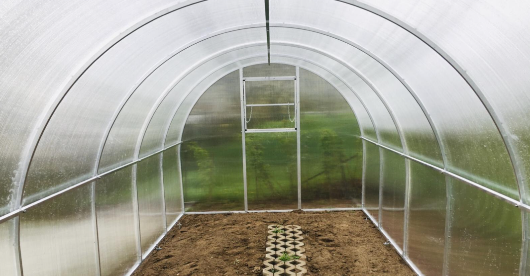 Predám nový hliník/polykarbonátový skleník 2,5 x 2 m - 2