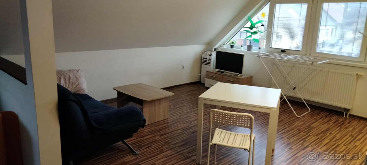 Prenajmem 1 izbový byt v Hlohovci - 2
