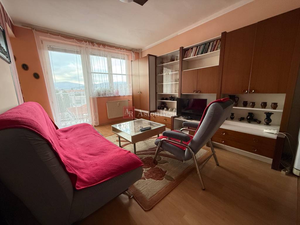 Na prenájom útulný byt 2+kk s balkónom v centre mesta- Morav - 2