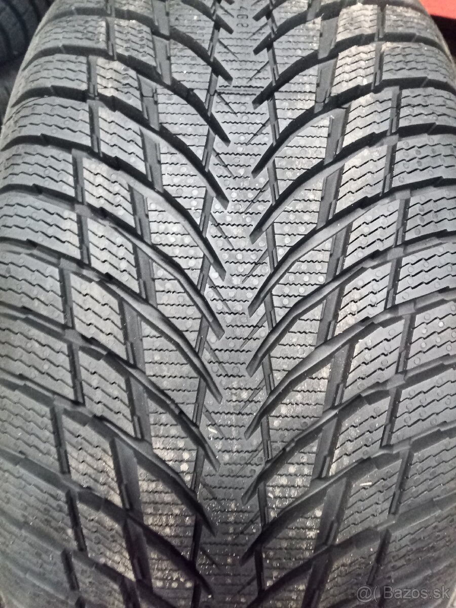 235/45 R18 98V Nokian Snow Proof - 2