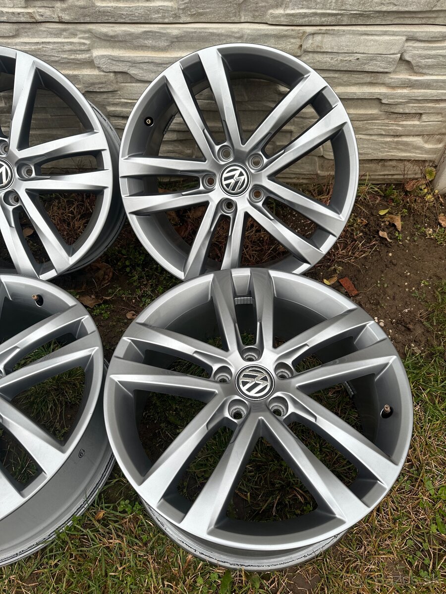 Salvador R-line R18 5x112 originál Volkswagen - 2