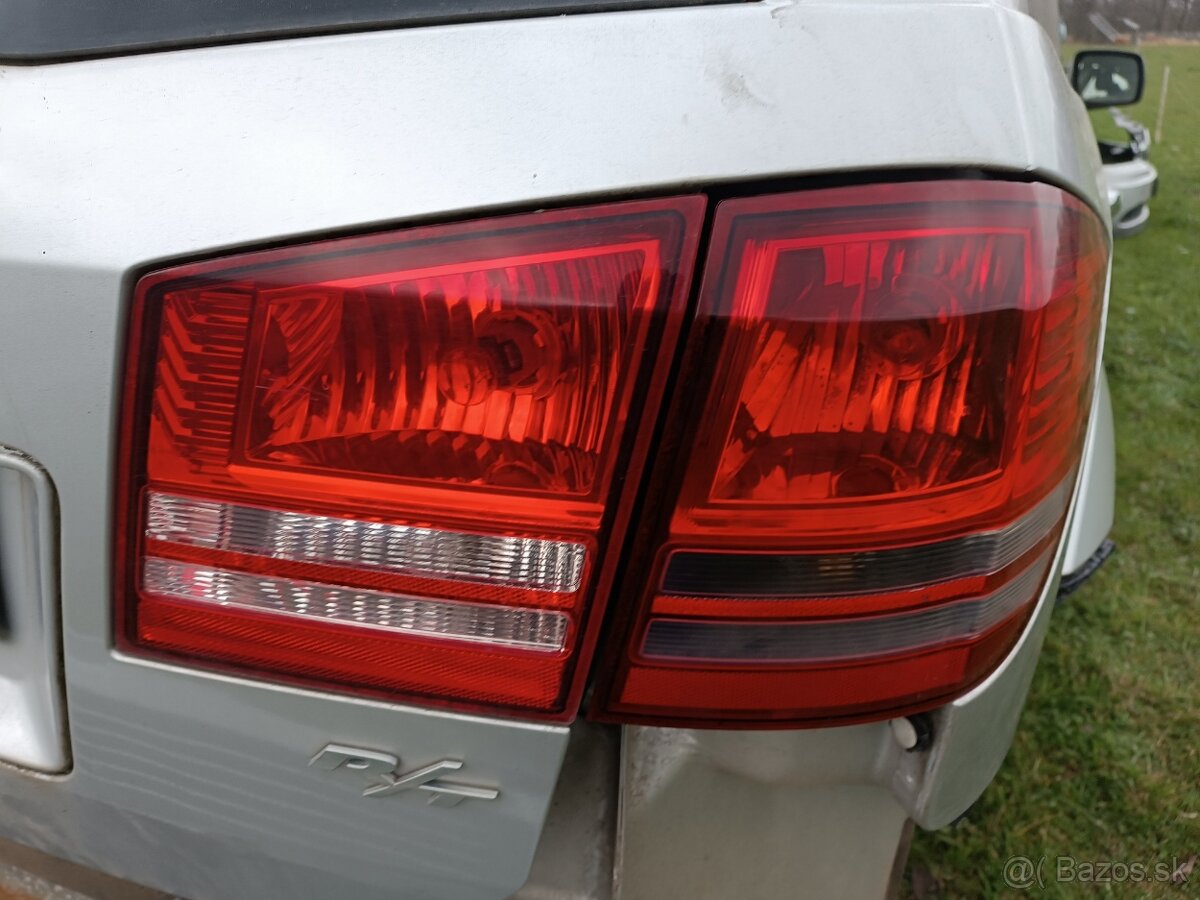 Dodge Journey . Zadní světla - 2