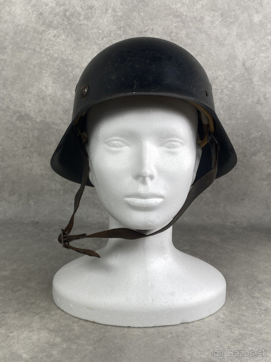 vojenské prilby - 2