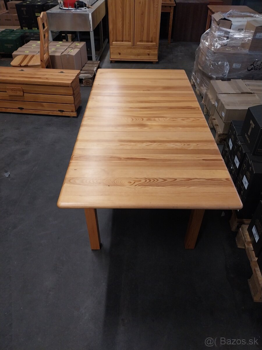 Stôl a stoličky - 2