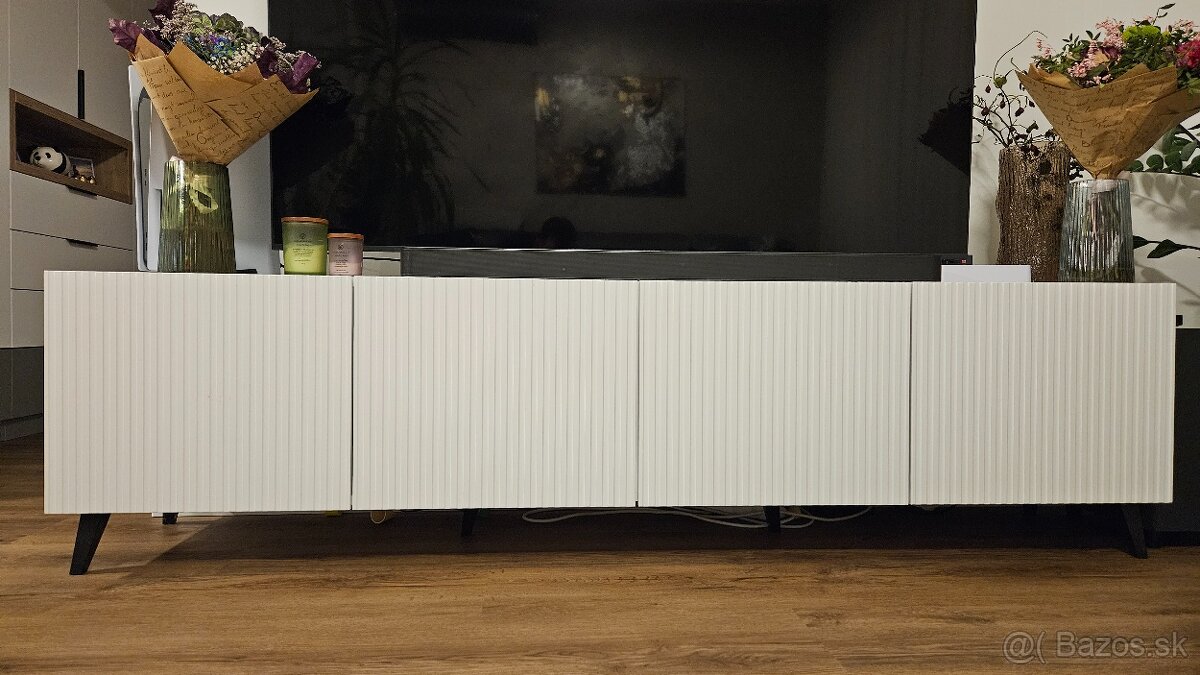 Skrinka pod TV biela - 2