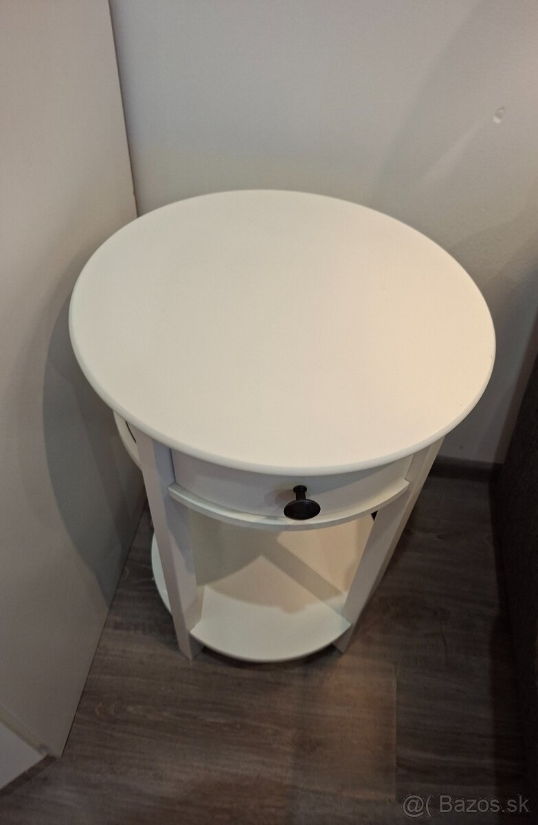 Biely stolik z Jysku priemer 40cm - 2