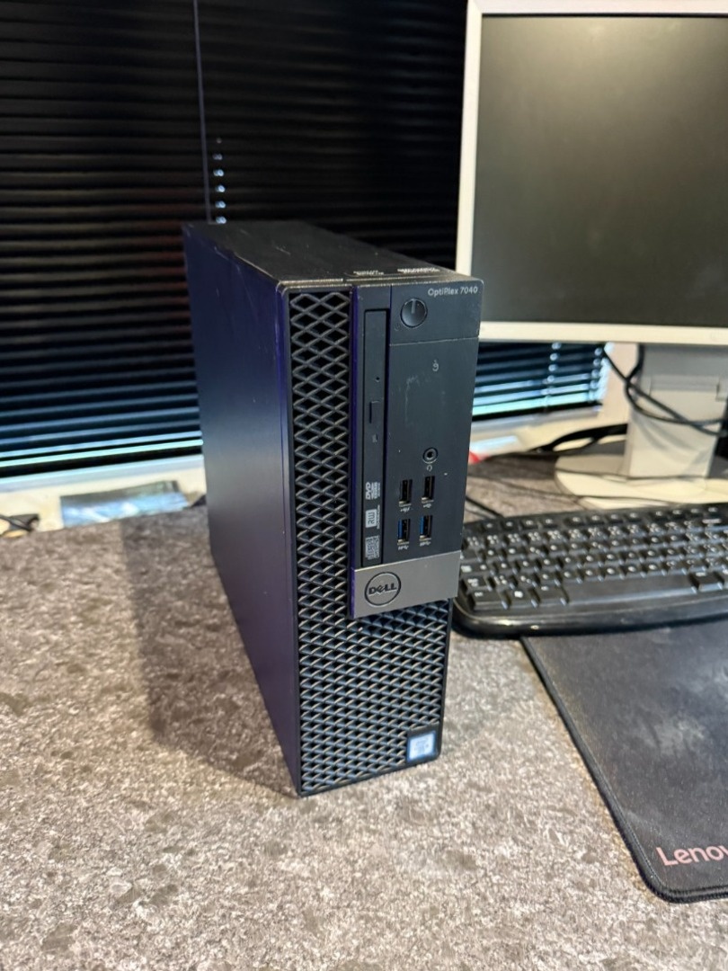 Počítač DELL.Intel i3-6100 2x3,70GHz.8gb ram.256gb SSD - 2