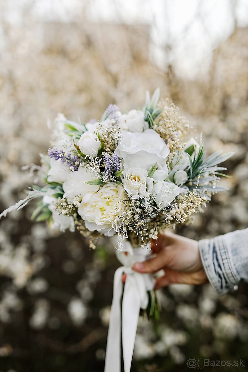 Magaela kytička, venček a pierko - 2