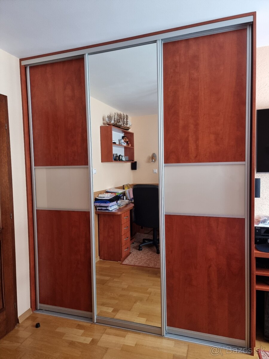 Vstavaná skriňa - 2