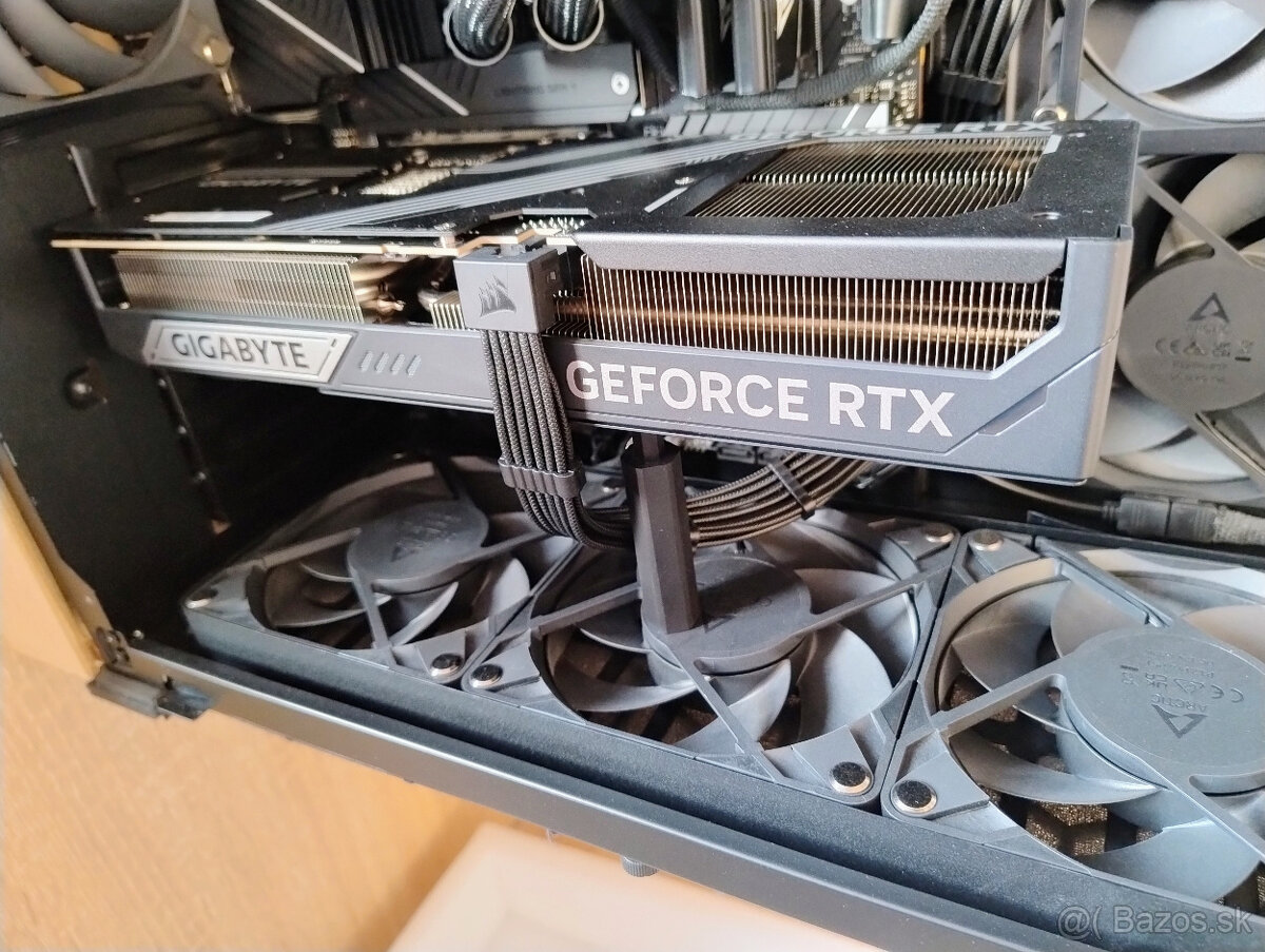 GIGABYTE GeForce RTX 5070Ti WINDFORCE OC SFF 16GB - 2