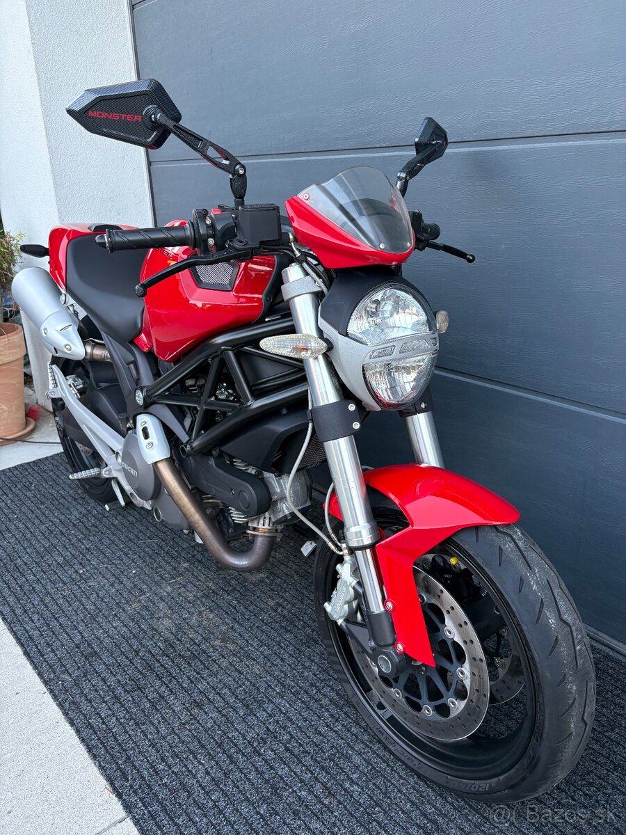 Ducati Monster 696+ - 2
