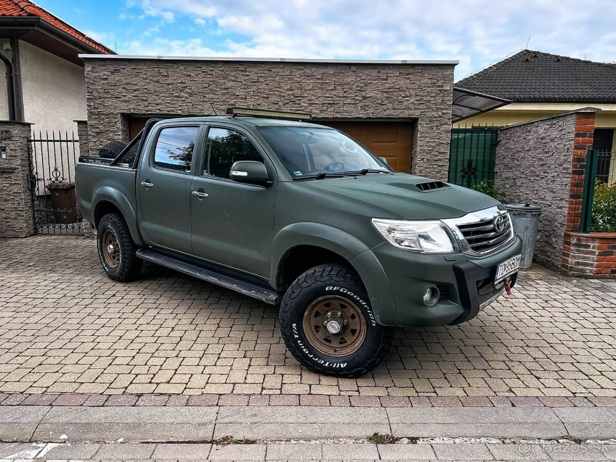 Toyota Hilux DC 3.0 I D-4D Sol A/T