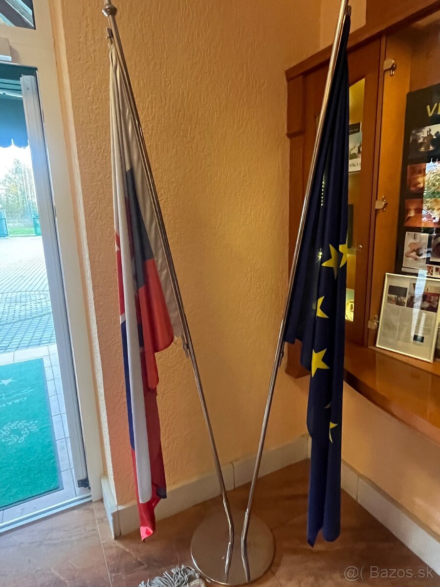 Chrómový stojan na vlajky - 2