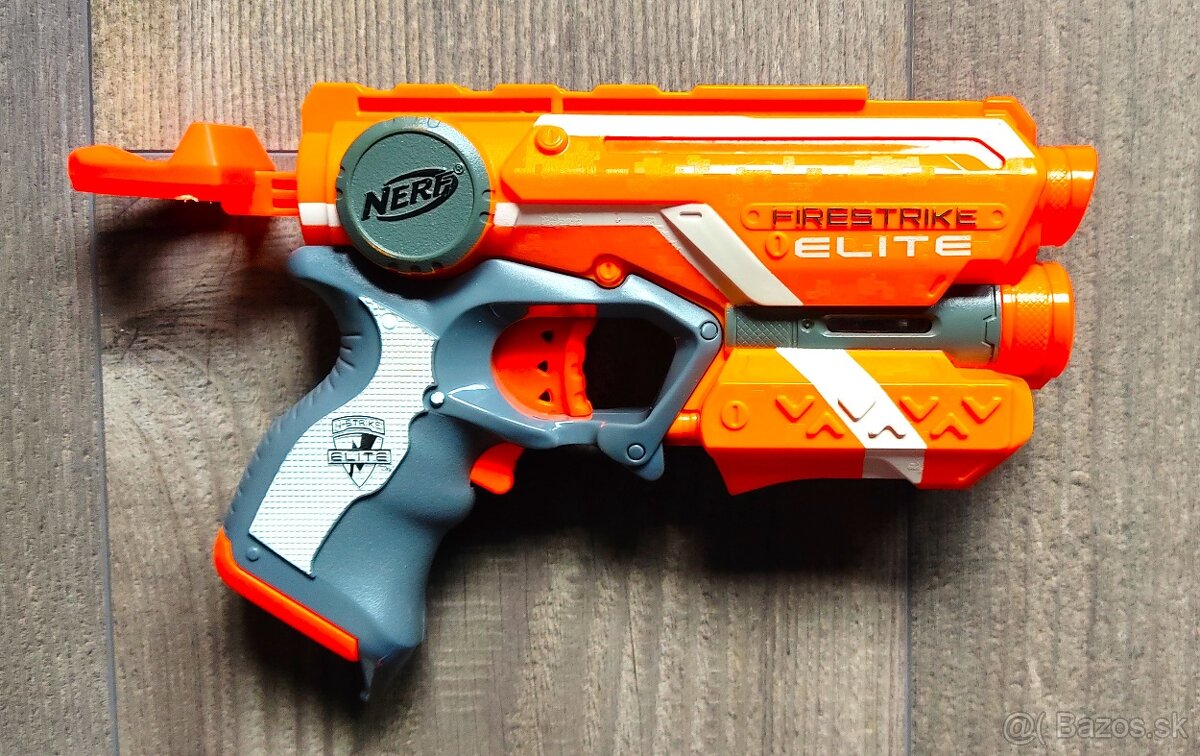 Pištole NERF a X-shot - 2