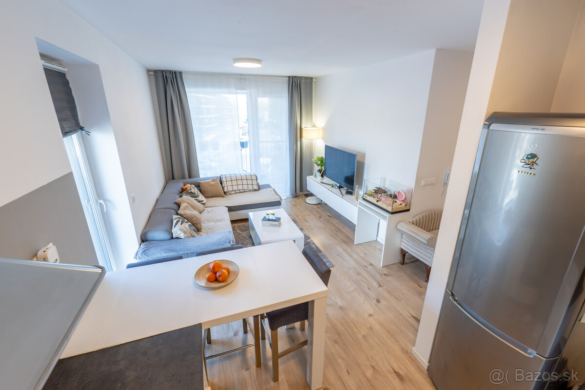 NOVÁ CENA - PREDAJ, NOVOSTAVBA, 3. izbový byt s veľkým balkó - 2