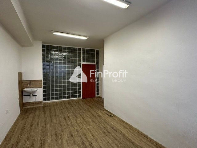 Kancelárske priestory s umývadlom na prenájom - od 18 m2, Bo - 2