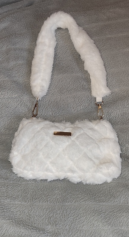 malá biela chlpatková - 2