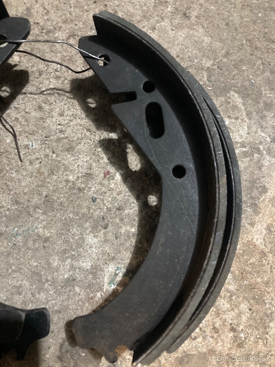 Škoda 120 Brzdové čeľuste zadné - 2