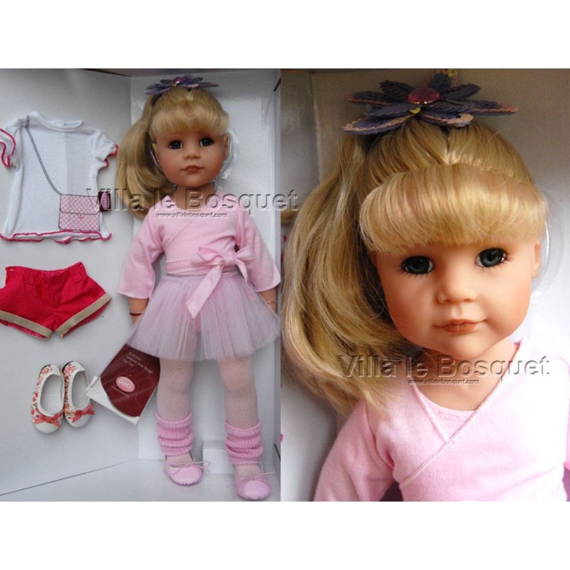 Babika Gotz Hannah s oblecenim - 2