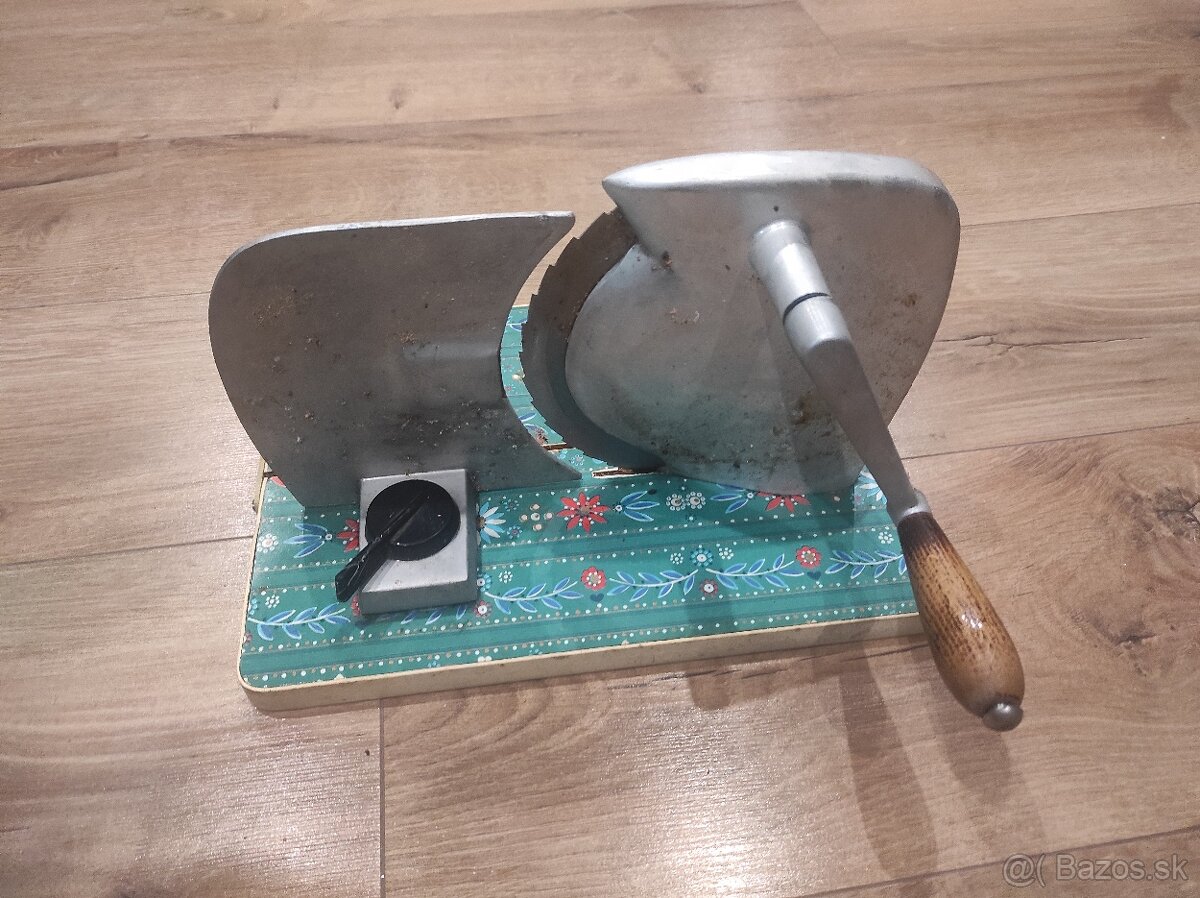 Predám krajač sližov, chleba a mlynček - 2