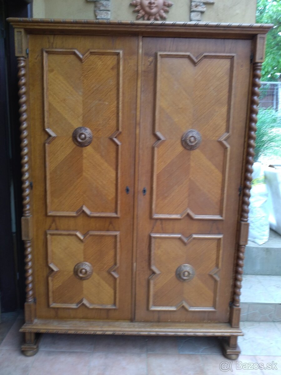 Masívna skriňa - 2