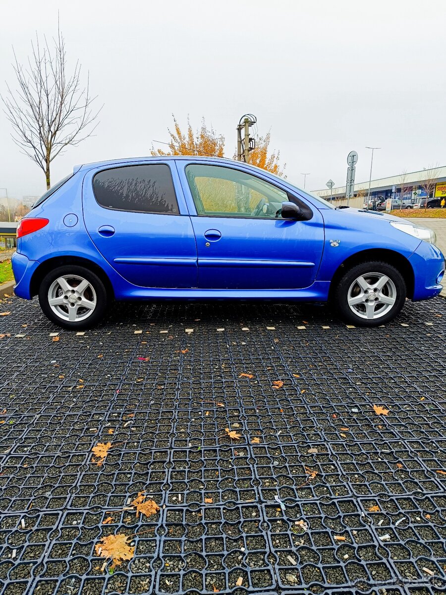 Peugeot 206+ 1.4 benzín - 2