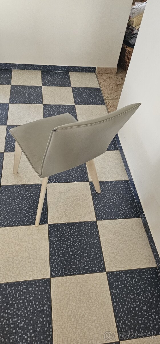 Jedálenske stoličky 5ks-40€ - 2