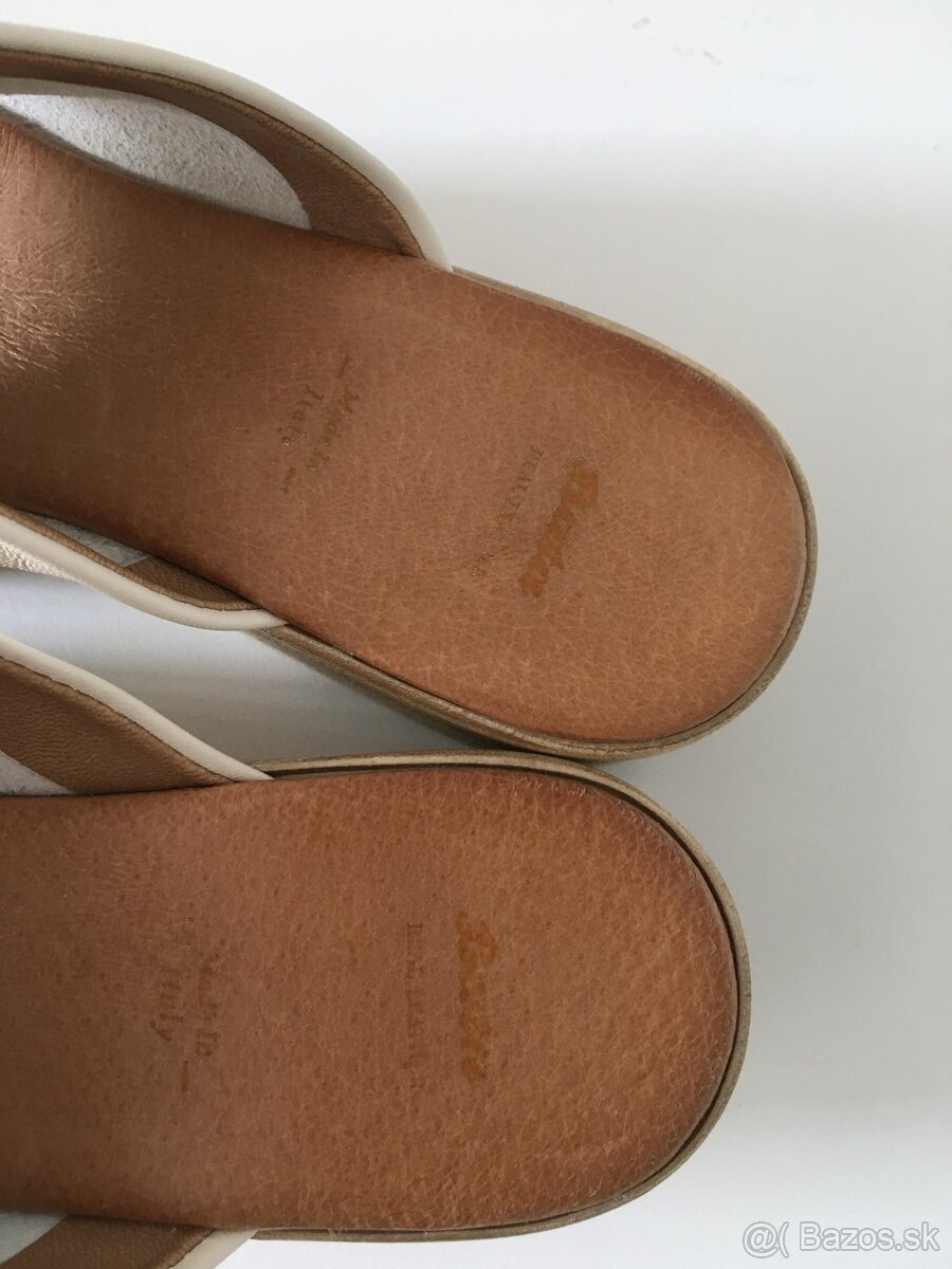 Letné kožené šľapky Baťa na vysokej platforme - č. 39 - 2