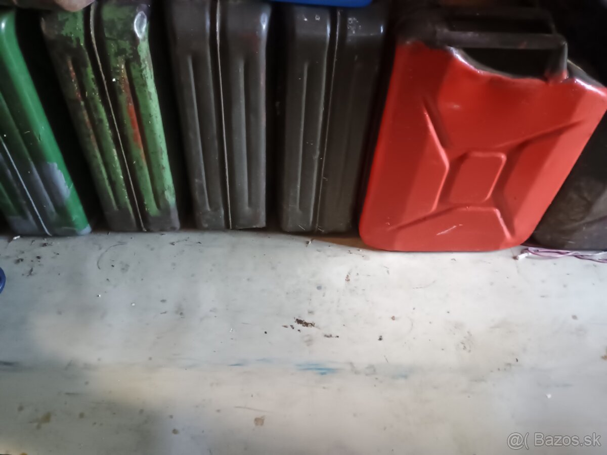 Kovové 20l bandasky na naftu. - 2