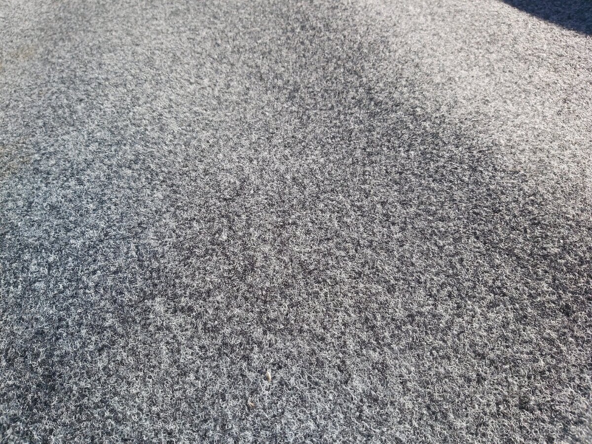 Záťažový koberec sivý - 2