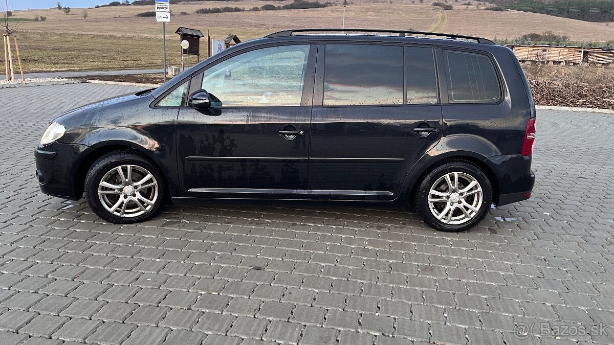 Volkswagen Touran 2,0 TDi - 2