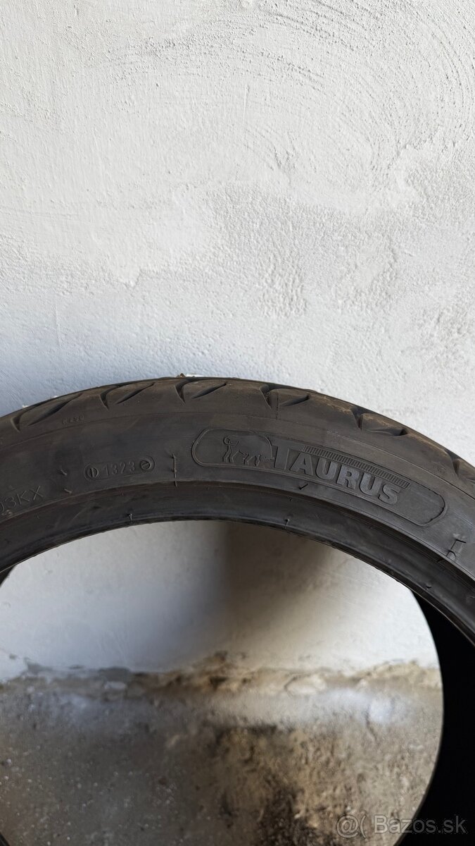 Predám letnú pneumatiku 235/40 r18 - 2