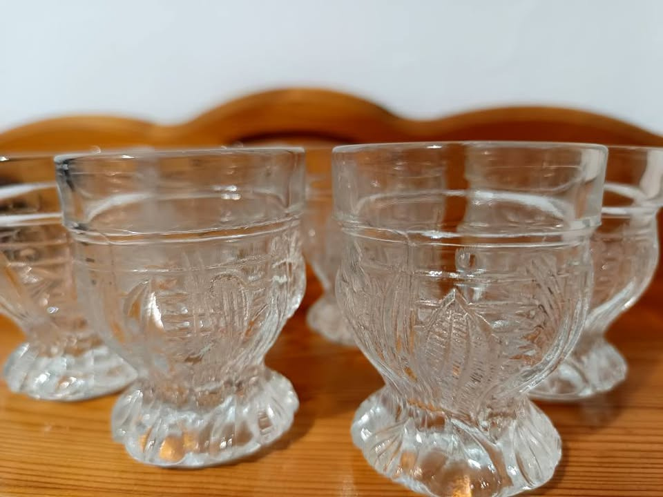 Ponúkam sadu 6ks lisovaných sklenených pohárikov - 2
