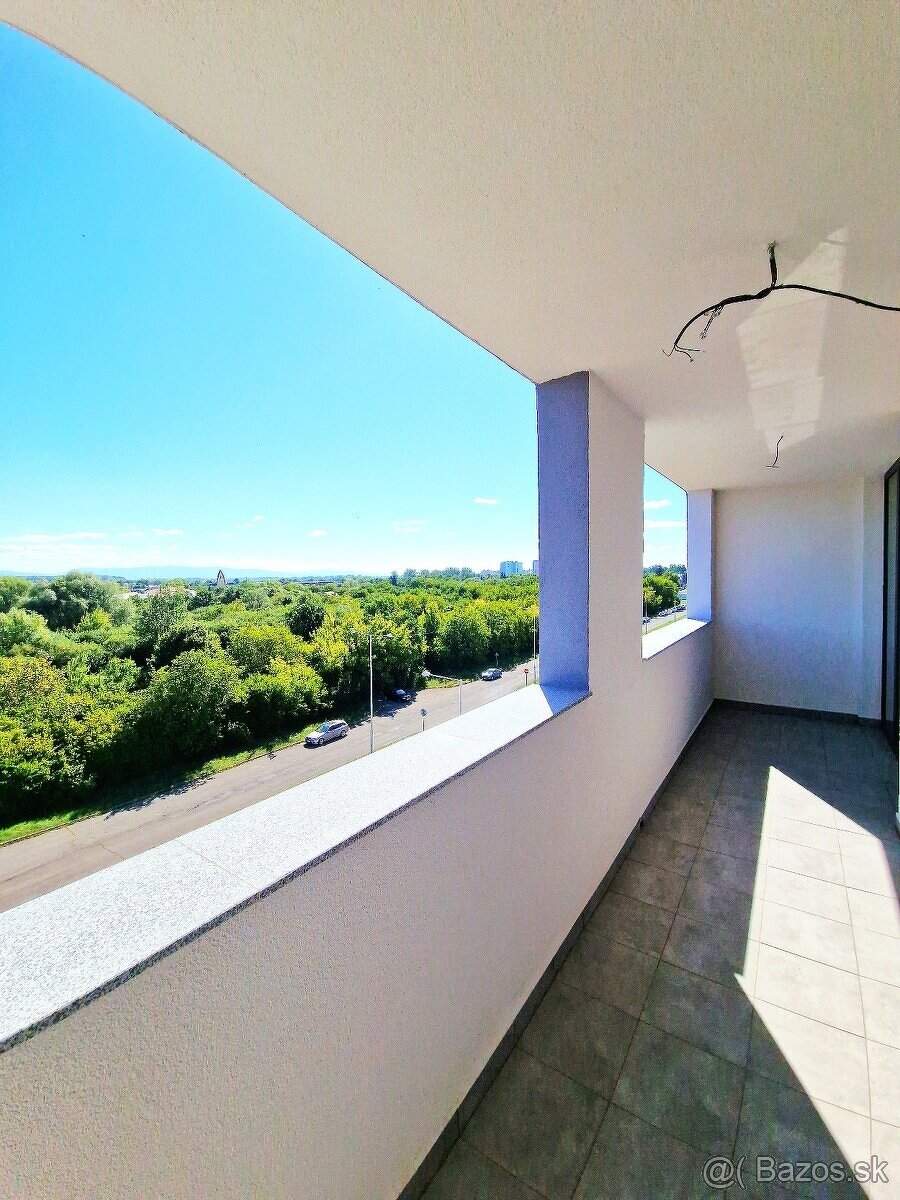 NOVOSTAVBA - PREDÁM 2 IZBOVÝ BYT S VEĽKOU LOGGIOU - 2