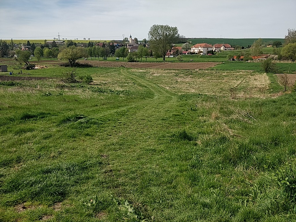 Predám stavebný pozemok/pozemky 14 km od Levíc - 2