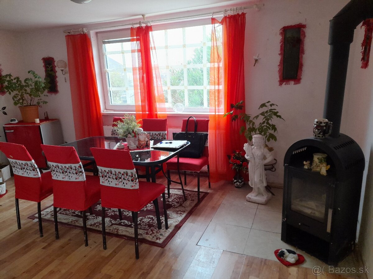 Na predaj veľký 5-izbový RD v obci Čierna Voda - 2