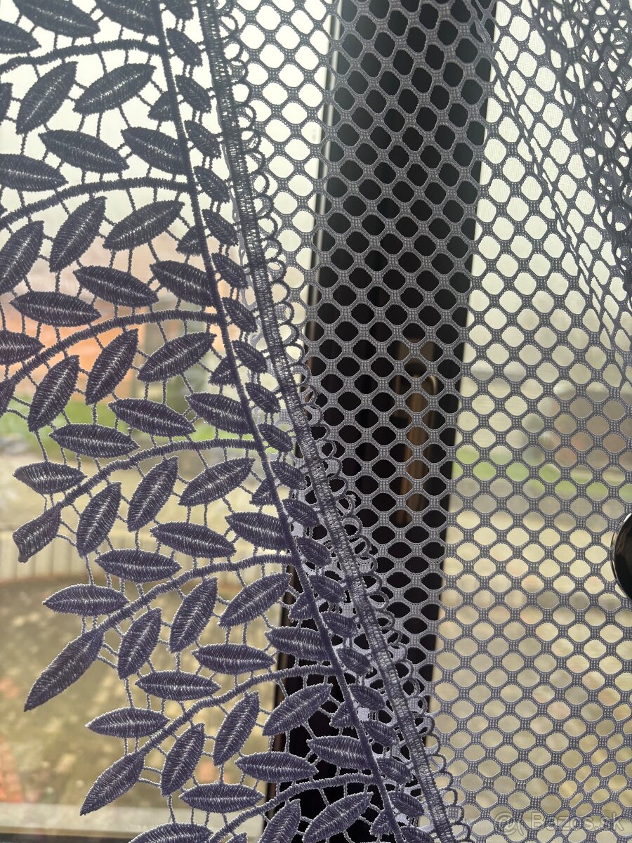 Hotová záclona . - 2