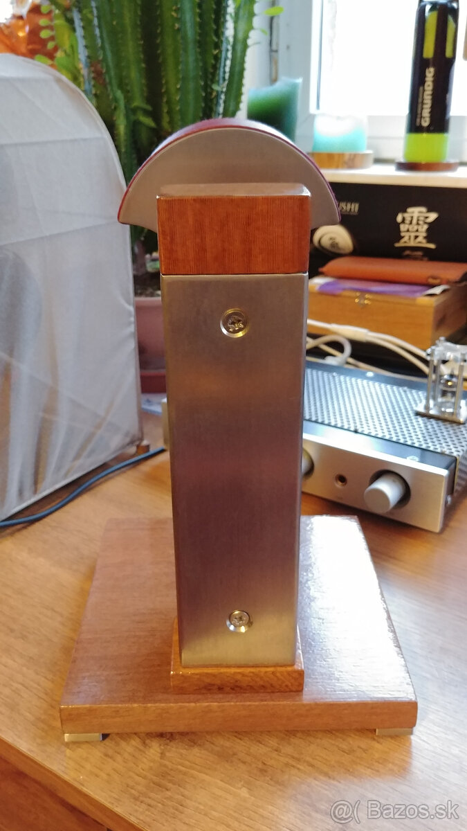 Luxusny stojan na sluchadla - 2