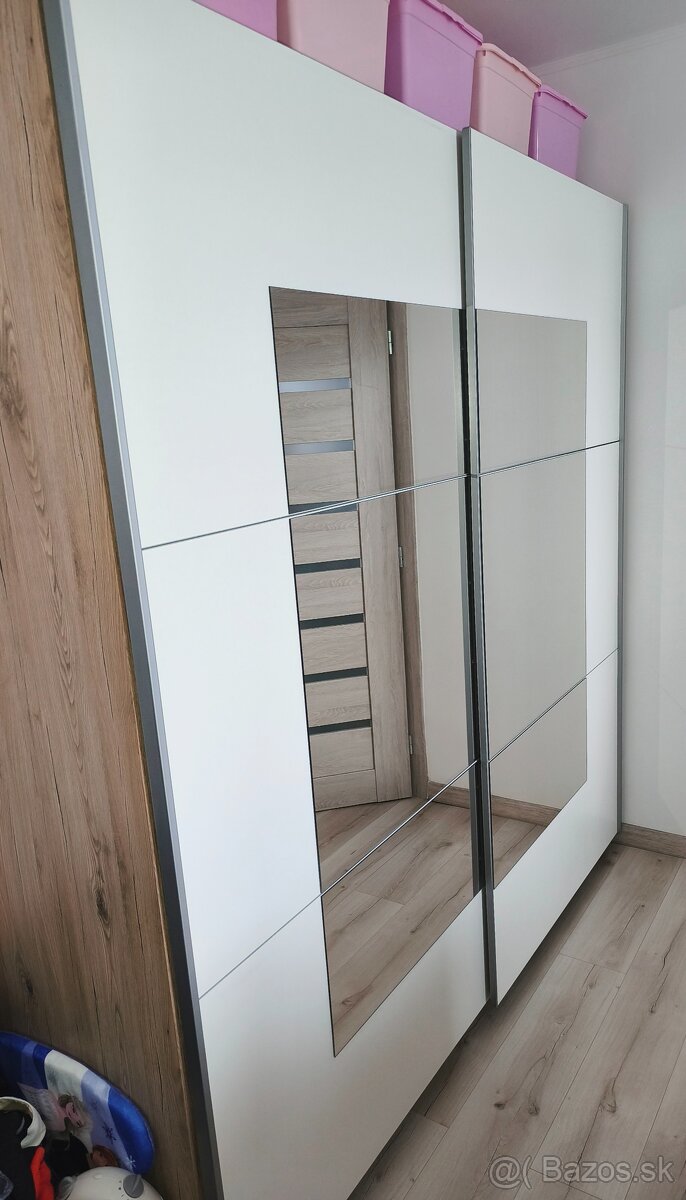 Šatníková skriňa - 2