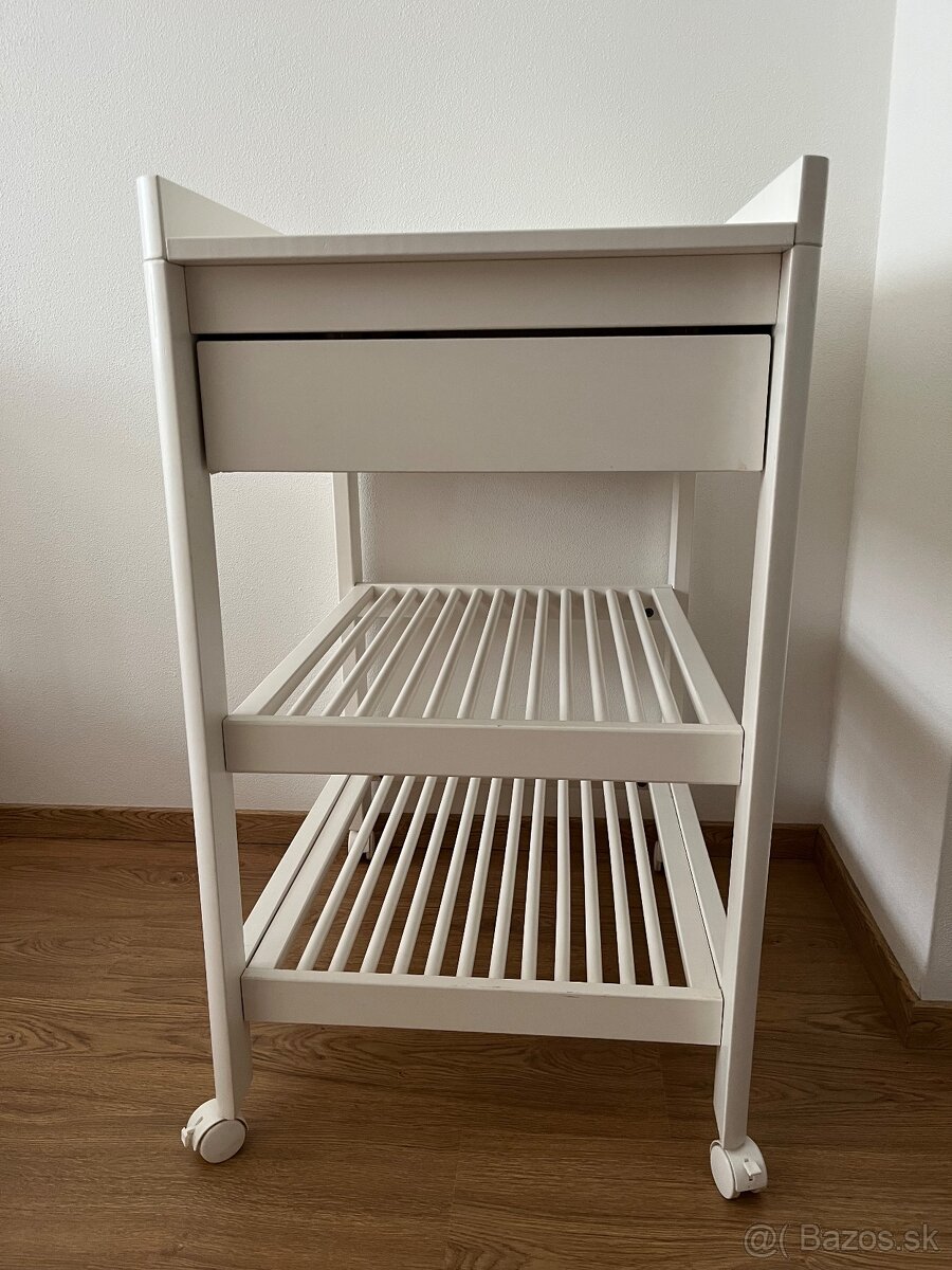 Prebaľovací pult - 2