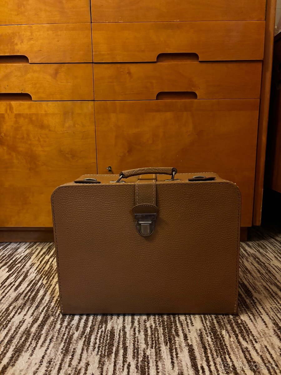 Starožitný šijací stroj LADA - 2