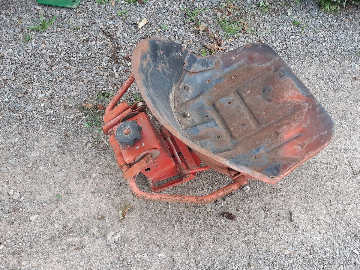 Sedadlo do traktora KLEPP Elastomat 600 - 2