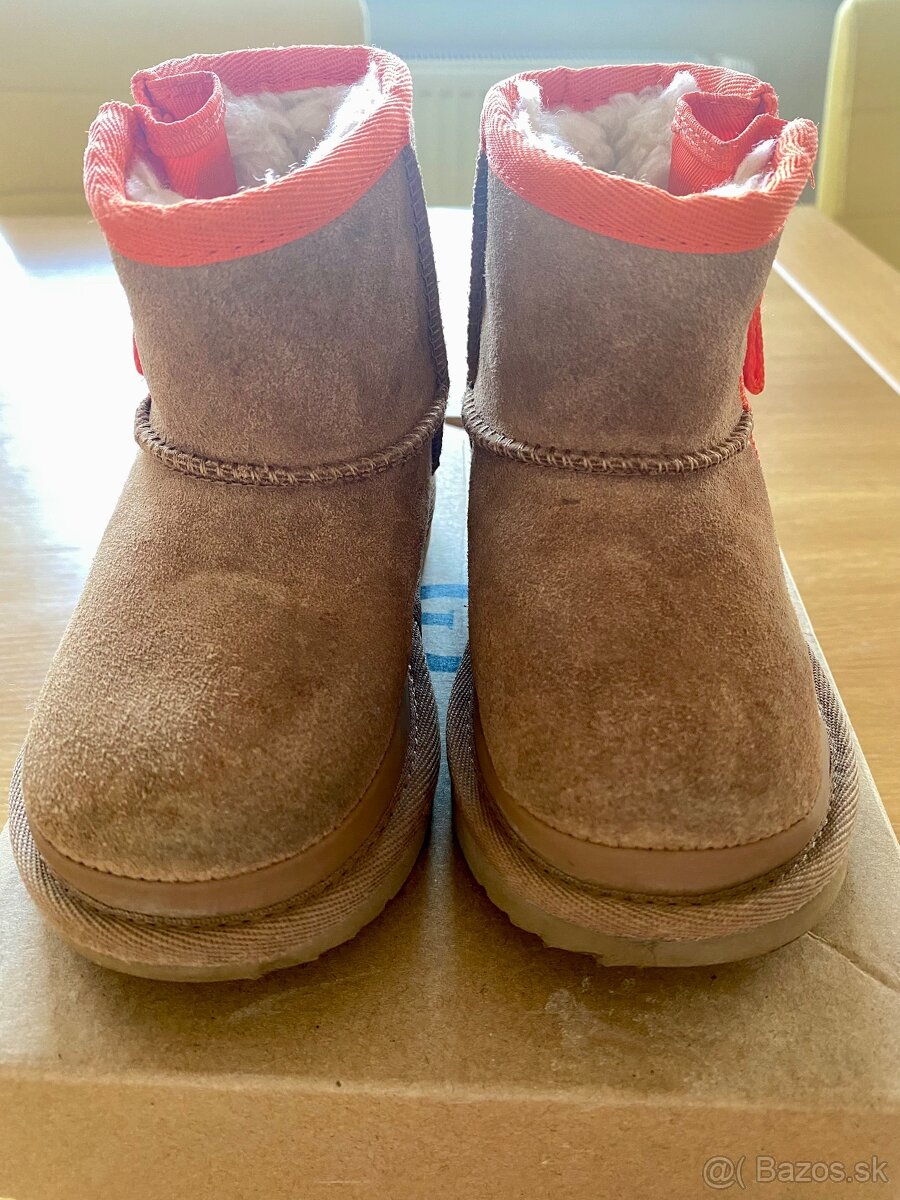 Detské cizmy UGG Classic mini Zipper, v. 25 - 2
