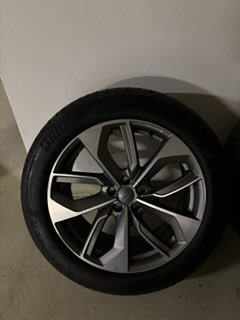 Originalne 20-palcove alu-disky + pneumatiky Audi E-tron. - 2